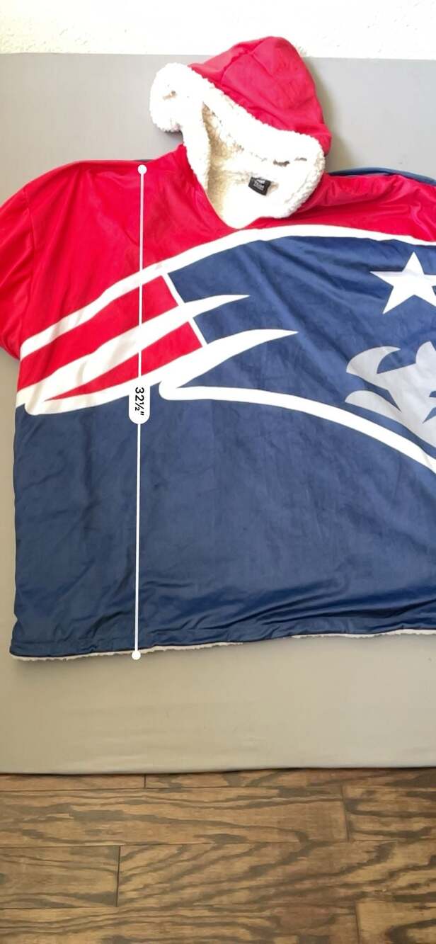 New England Patriots Oversized Sherpa-Lined Wearable Blanket Hoodie - Picture 6 of 8